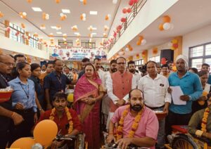 cm-ने-दिव्यांगो-को-सहायक-उपकरण-वितरित-किए-1.jpg
